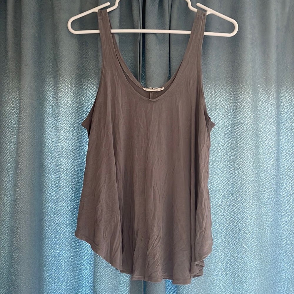 2/$12🎉Mikey & Joey - Gray Soft and Flowy Tank Top